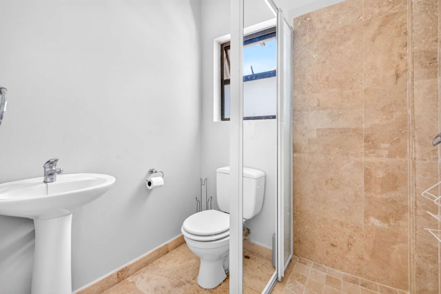 5 Bedroom Property for Sale in Claremont Upper Western Cape